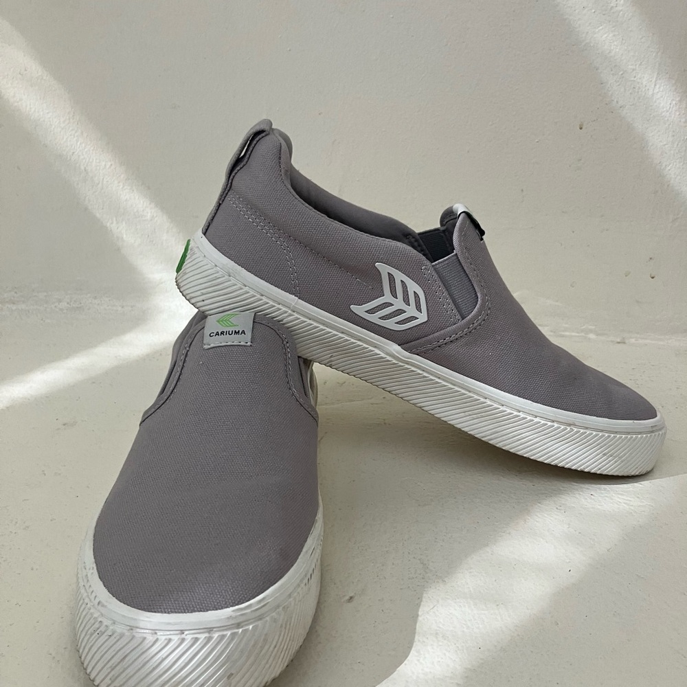 Cariuma Women’s Slip-On Loafers in Light Gray
